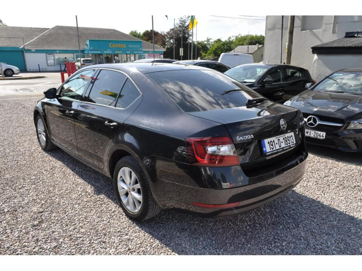 Skoda Octavia AMBITION 1.6 TDI 115HP DSG 4 4DR AUT - Image 4