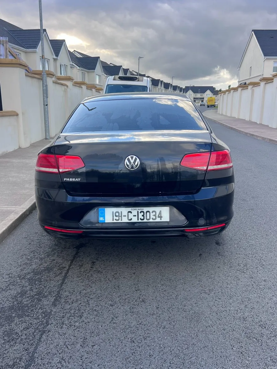 Volkswagen Passat - Image 5