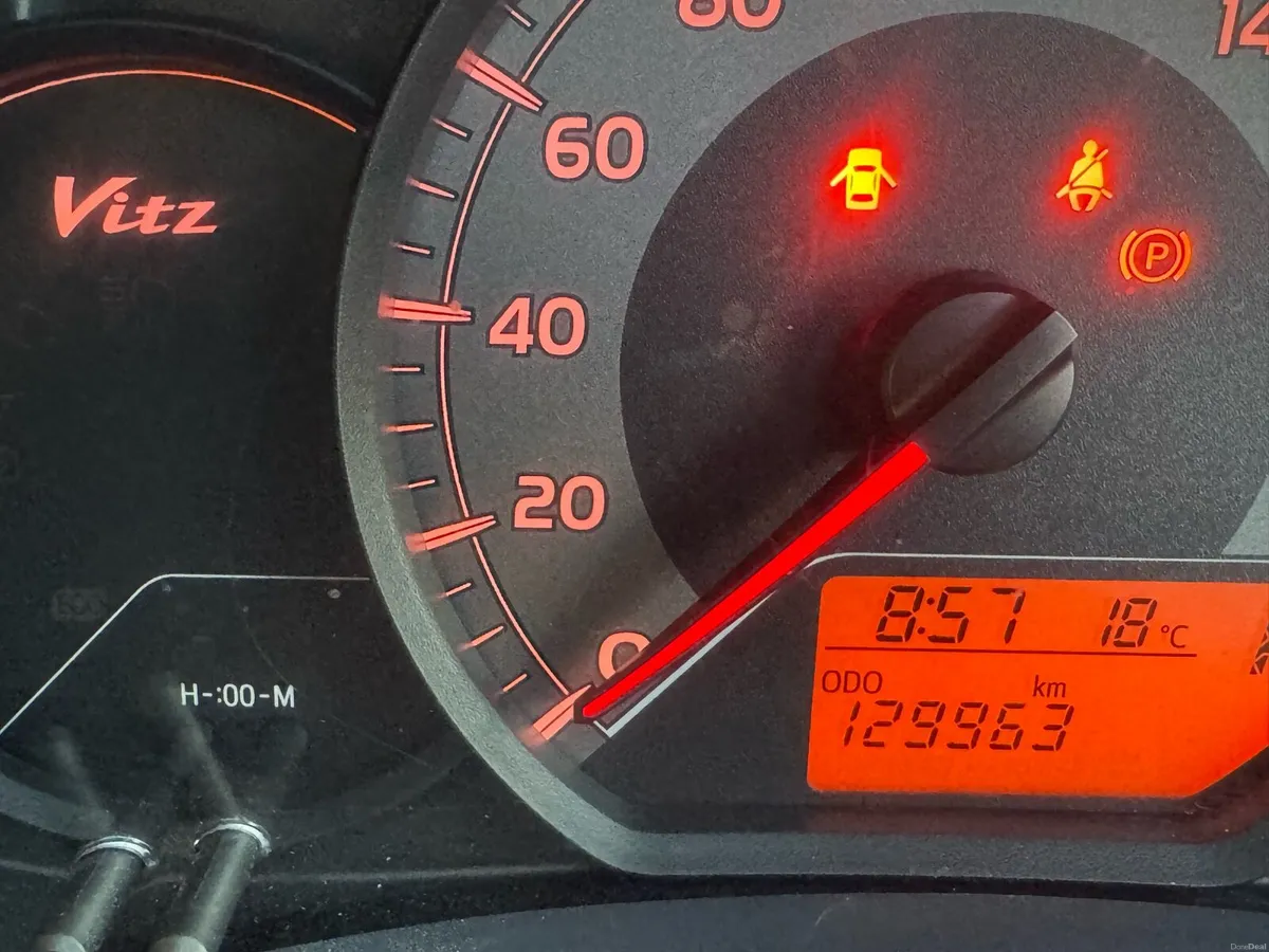 Toyota vitz - Image 4