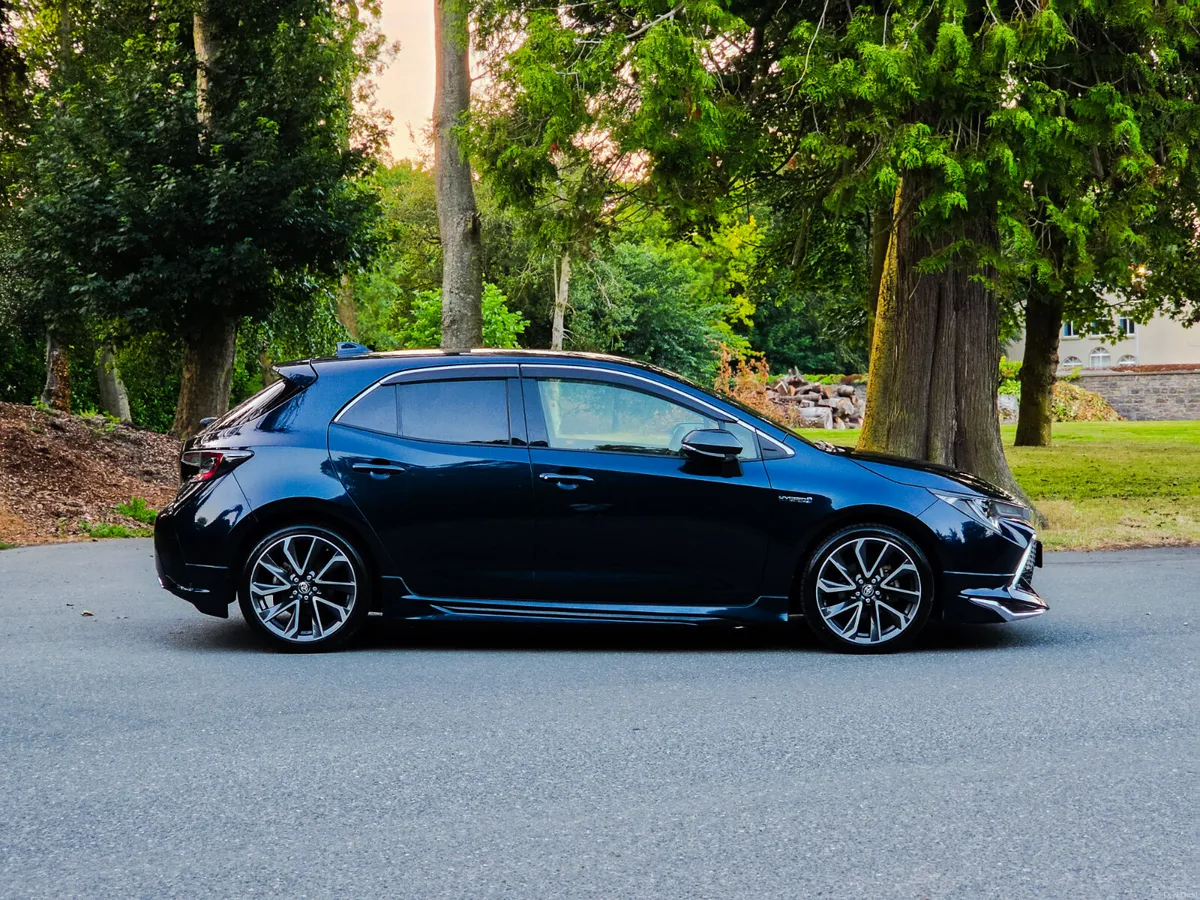2018 Toyota Corolla 1.8 Petrol Hybrid G Z Edition - Image 5