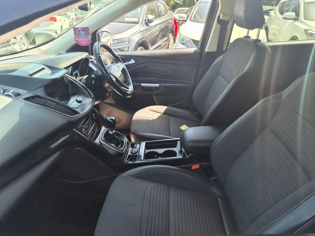 Ford Kuga Titanium 1.5 TDCI 120PS FWD 4D - Image 4