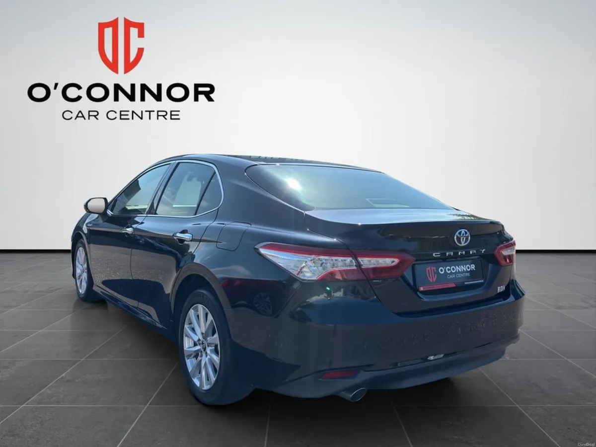 Toyota Camry Executive looks, hybrid savings. beca - Image 4