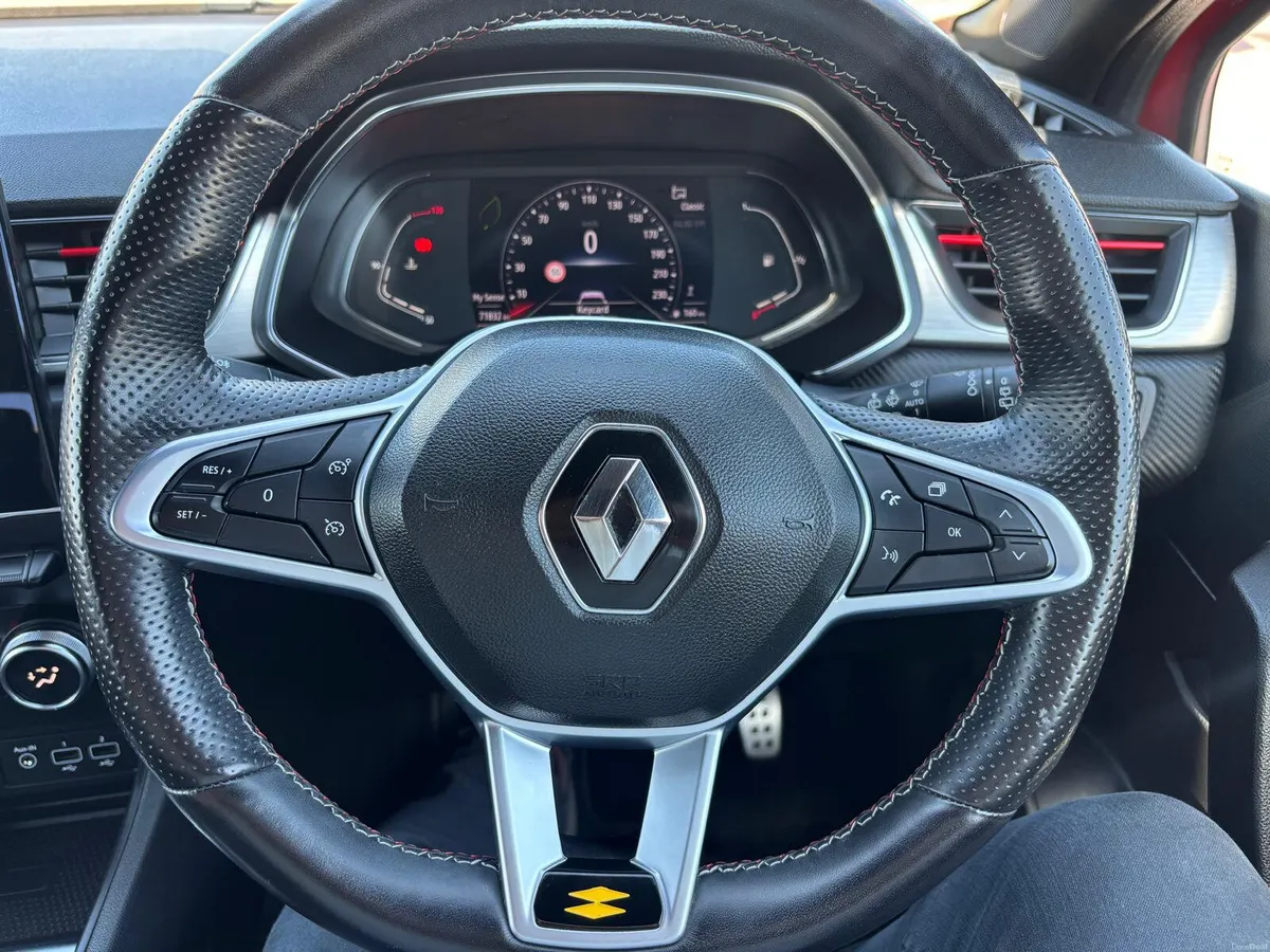 Renault Captur RS  LINE  STUNNING   CAR  PETROL - Image 6