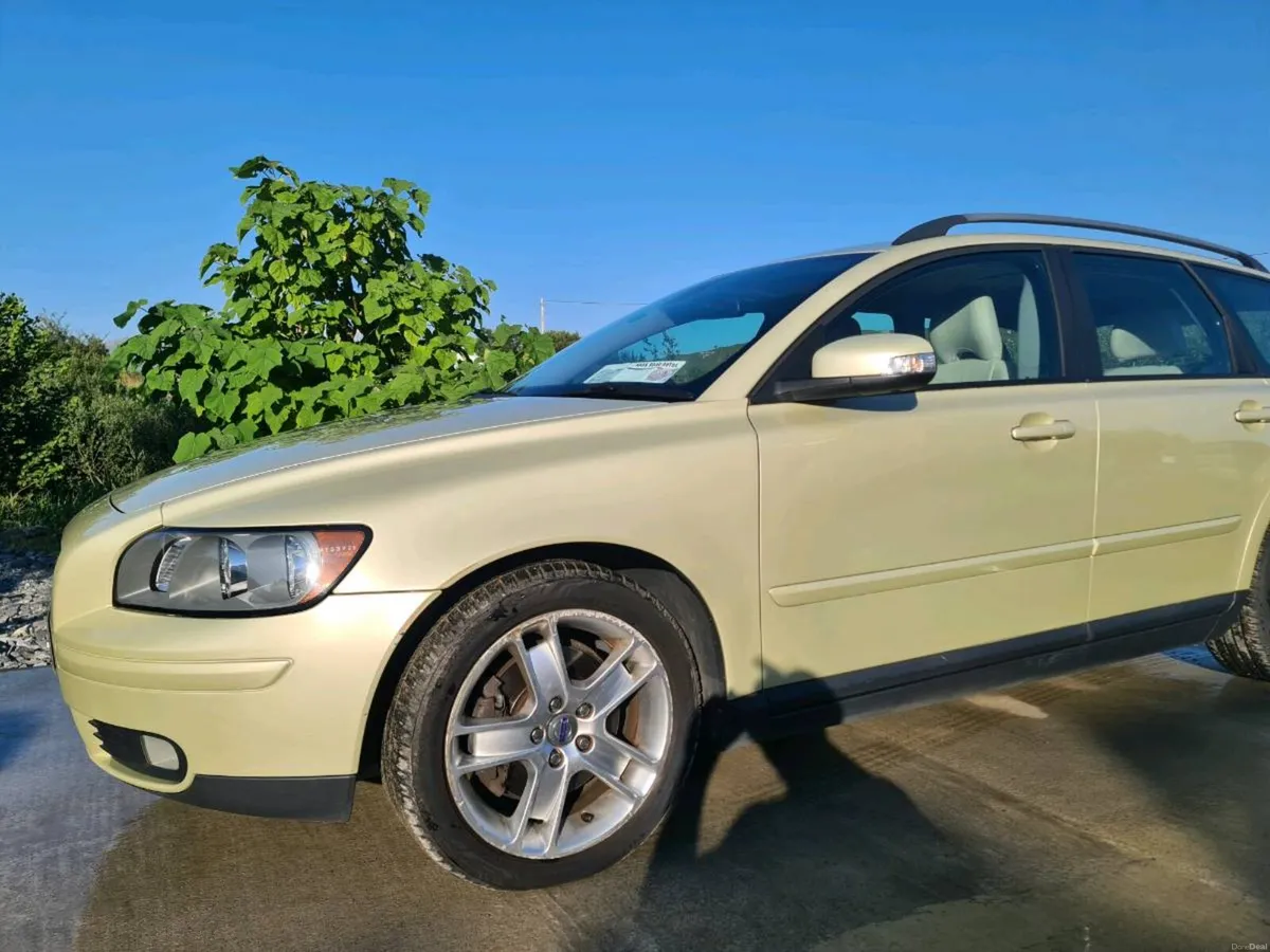 Volvo V50 2.4 SE Low Milage - Image 4
