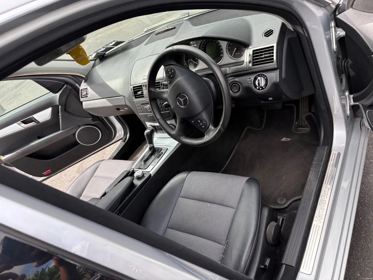 Mercedes-Benz C-Class 2009 - Image 2
