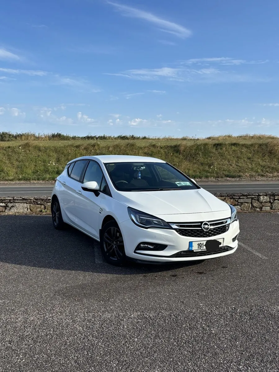 Opel Astra 2019 - Image 1