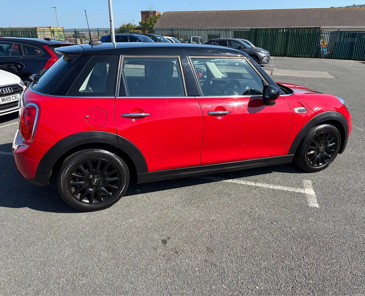 Mini Cooper 1.5D 5dr - Image 3