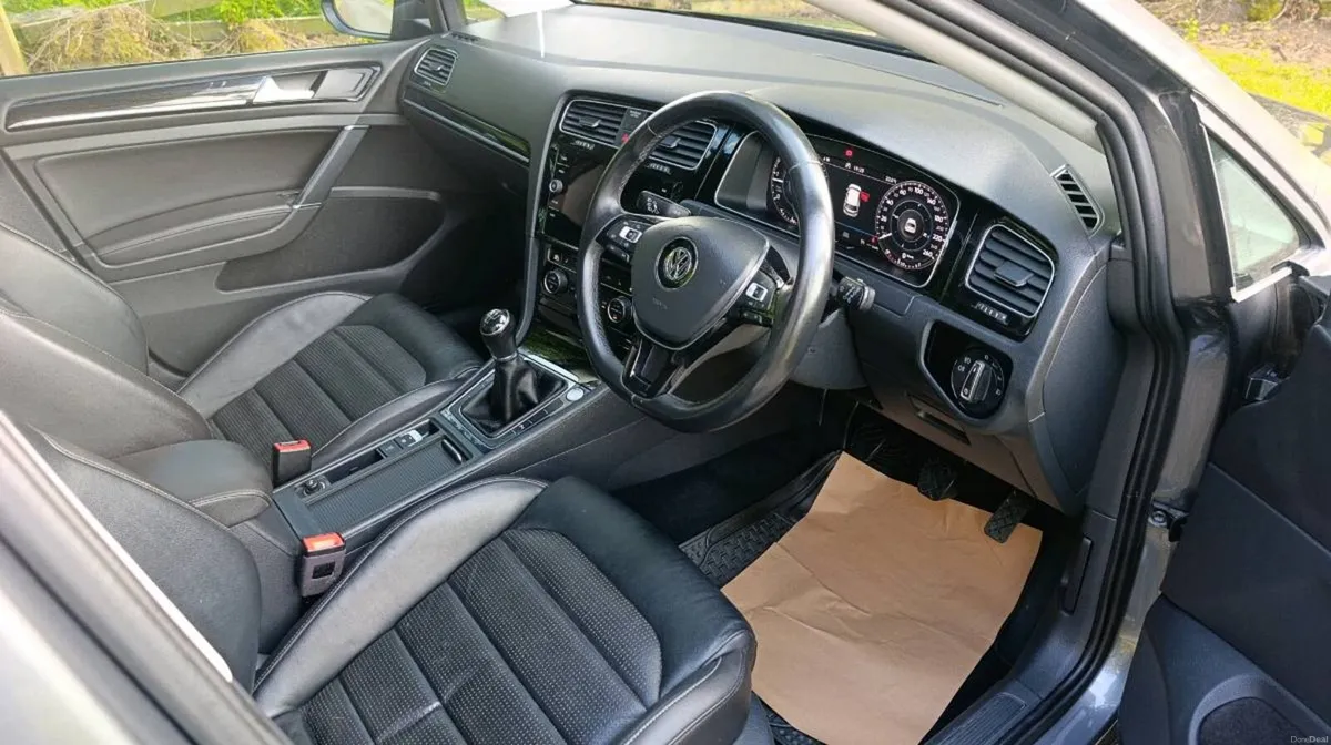 2020 VW Golf Hi Line Diesel  Leather Hatchback - Image 6