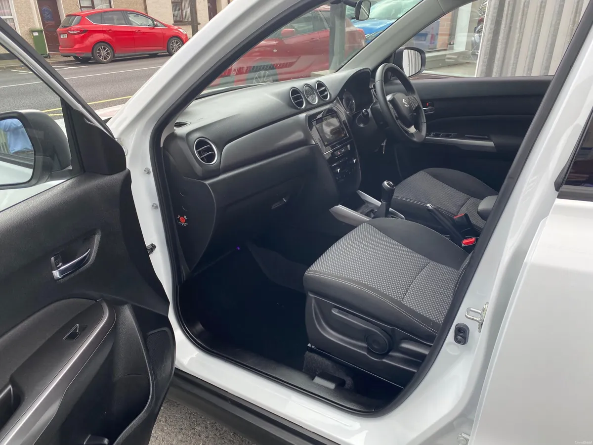 Suzuki Vitara Boosterjet SZ-T 2019 - Image 6
