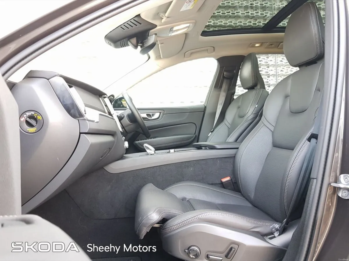 Volvo XC60 T6 PHEV AWD ULTRA - Image 3
