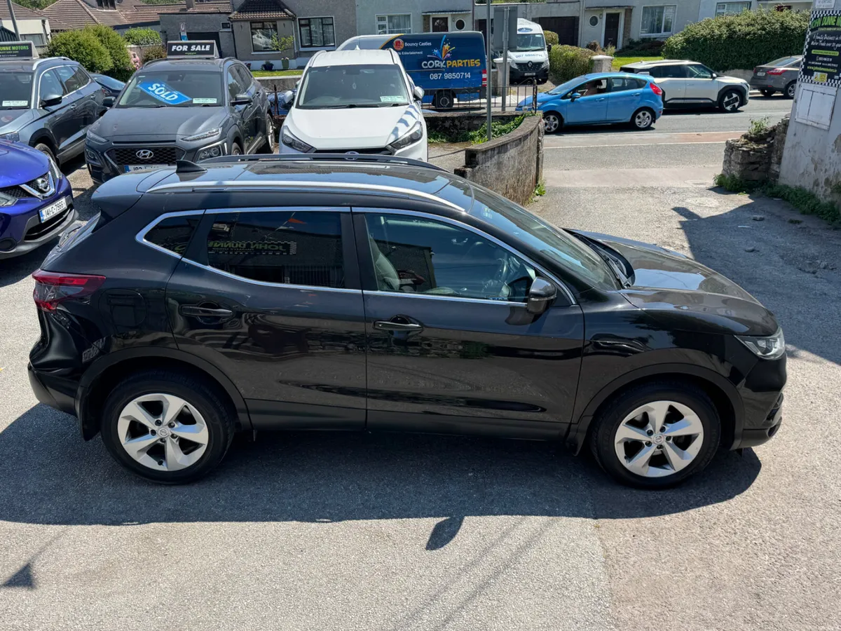 Nissan Qashqai High spec inc pan roof - Image 4
