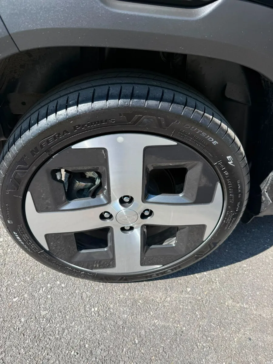 252 Hyundai Inster Elegance 49kWh Auto - Image 4