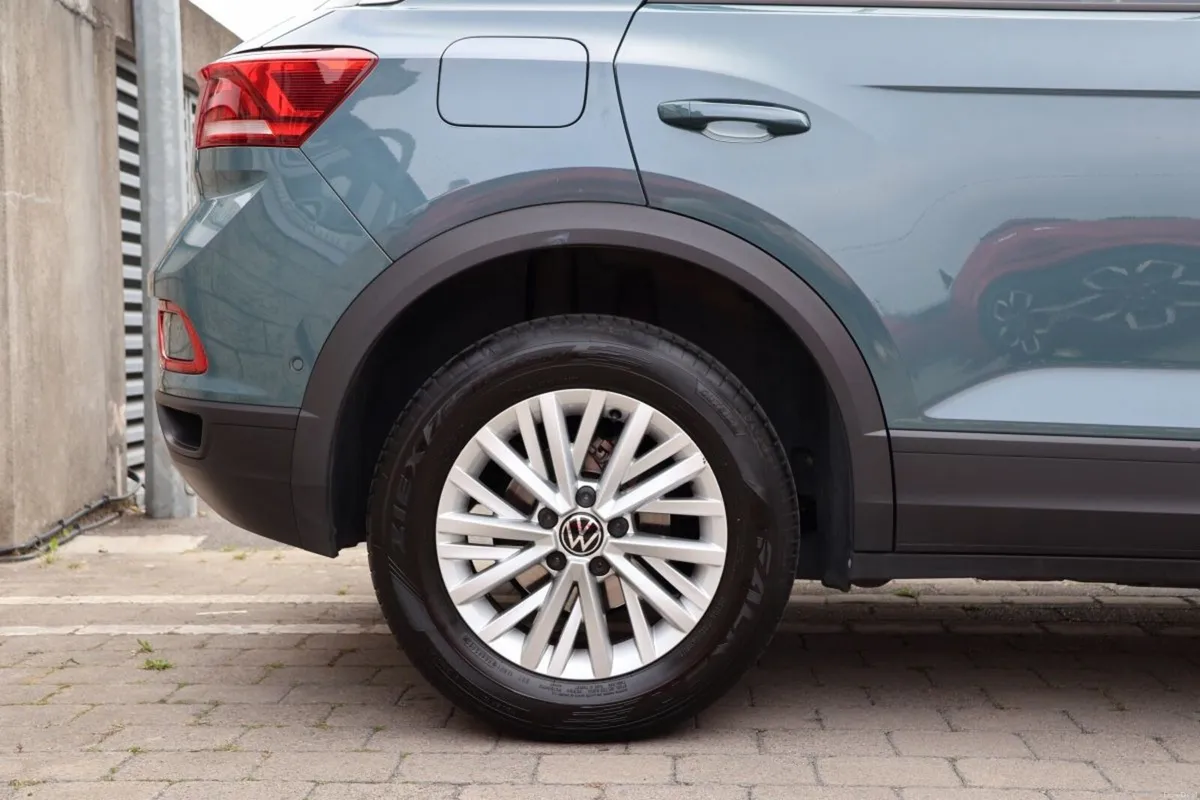 Volkswagen T-Roc 1.0 TSI 110HP Life LOW MILEAGE - Image 5