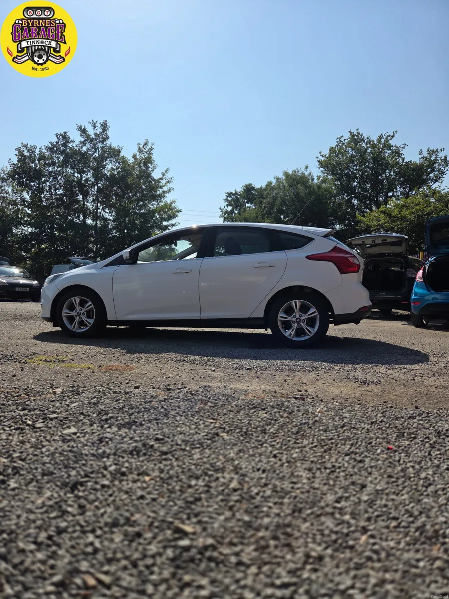 Stunning Ice White Ford Focus - Image 6