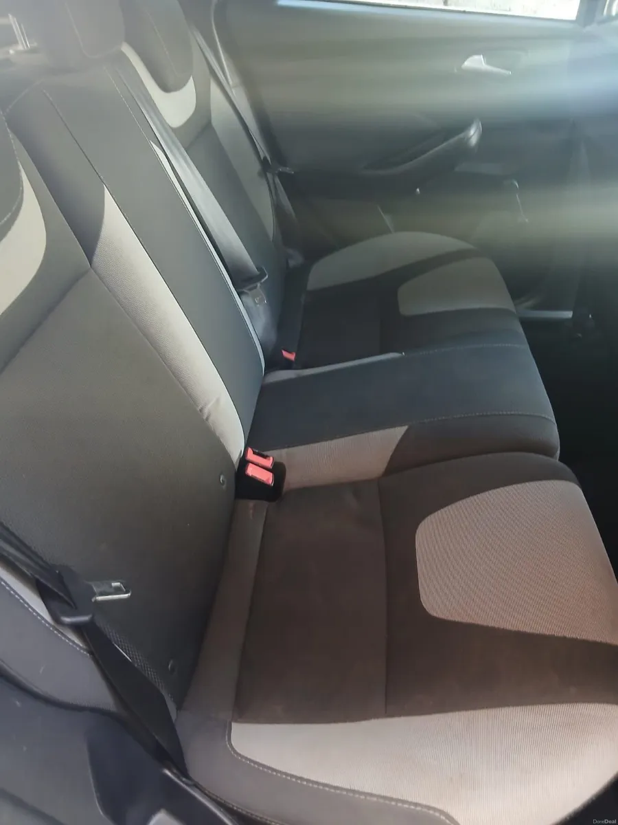 Ford Focus 2014 - Image 2