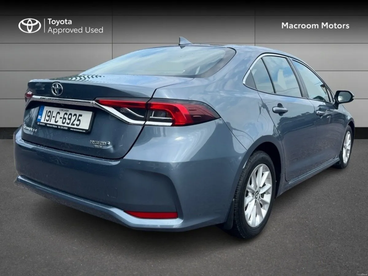 Toyota Corolla COROLLA HYBRID SALOON LUNA - Image 2