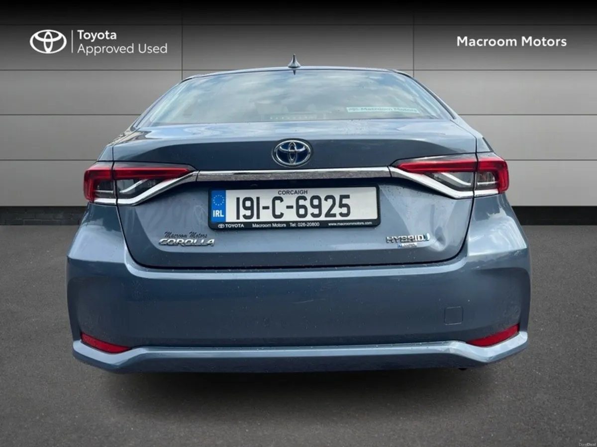 Toyota Corolla COROLLA HYBRID SALOON LUNA - Image 4