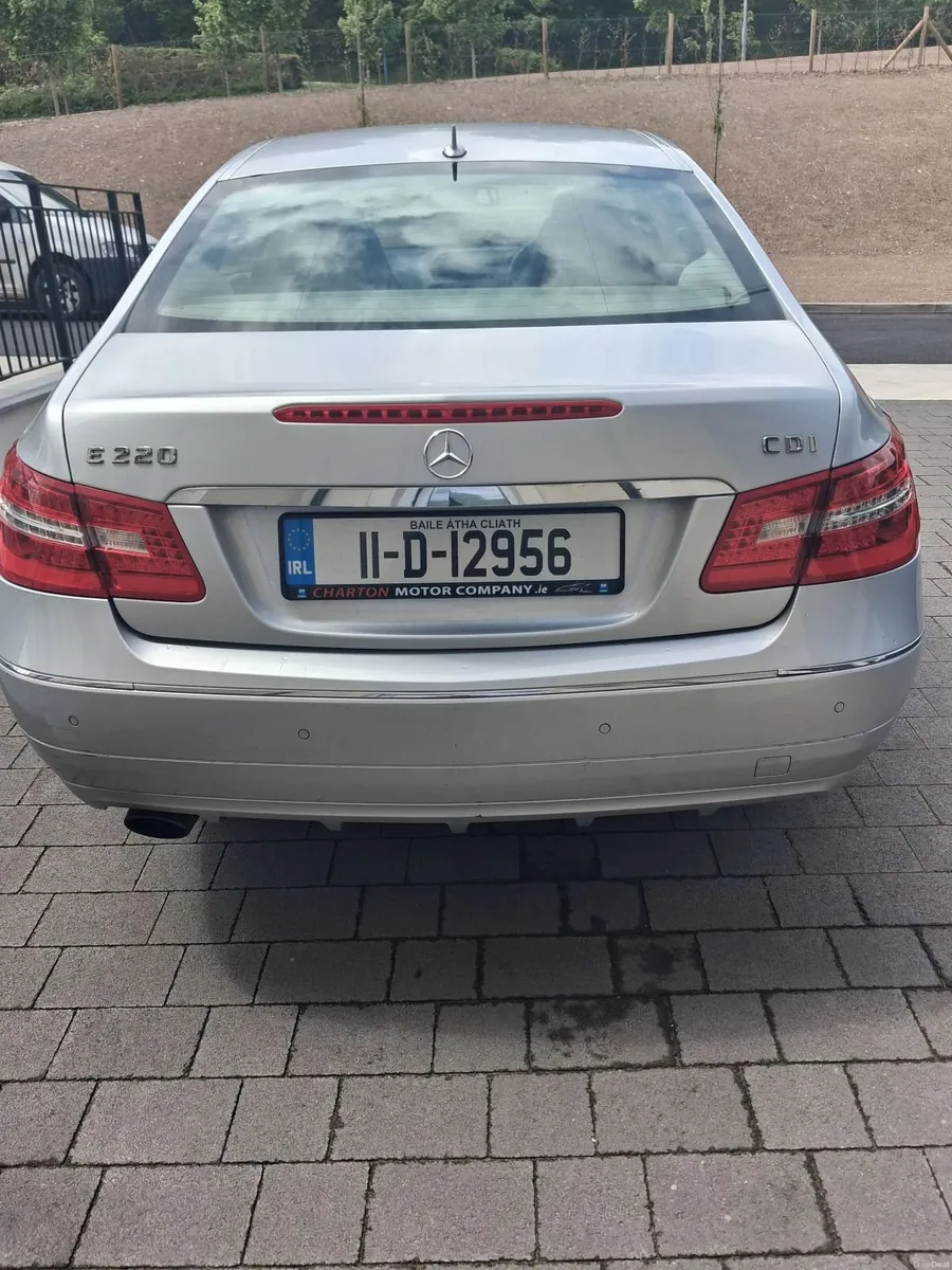 Mercedes-Benz E-Class 2011 - Image 3