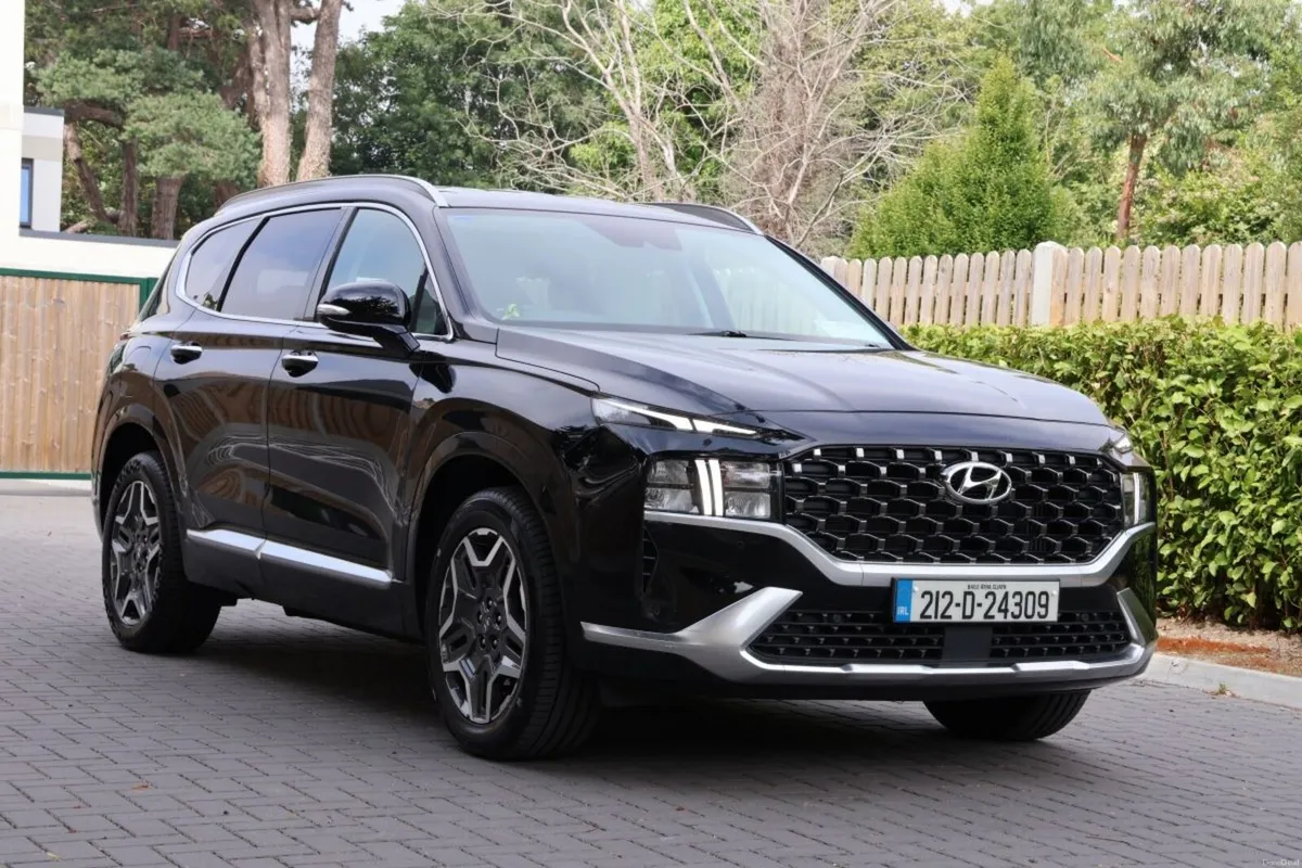 Hyundai Santa Fe 1.6 PHEV 4WD Executive Plus Auto - Image 4