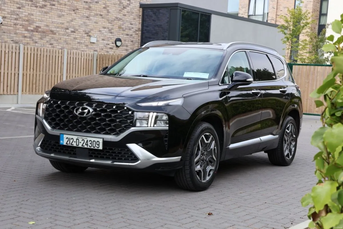 Hyundai Santa Fe 1.6 PHEV 4WD Executive Plus Auto - Image 5