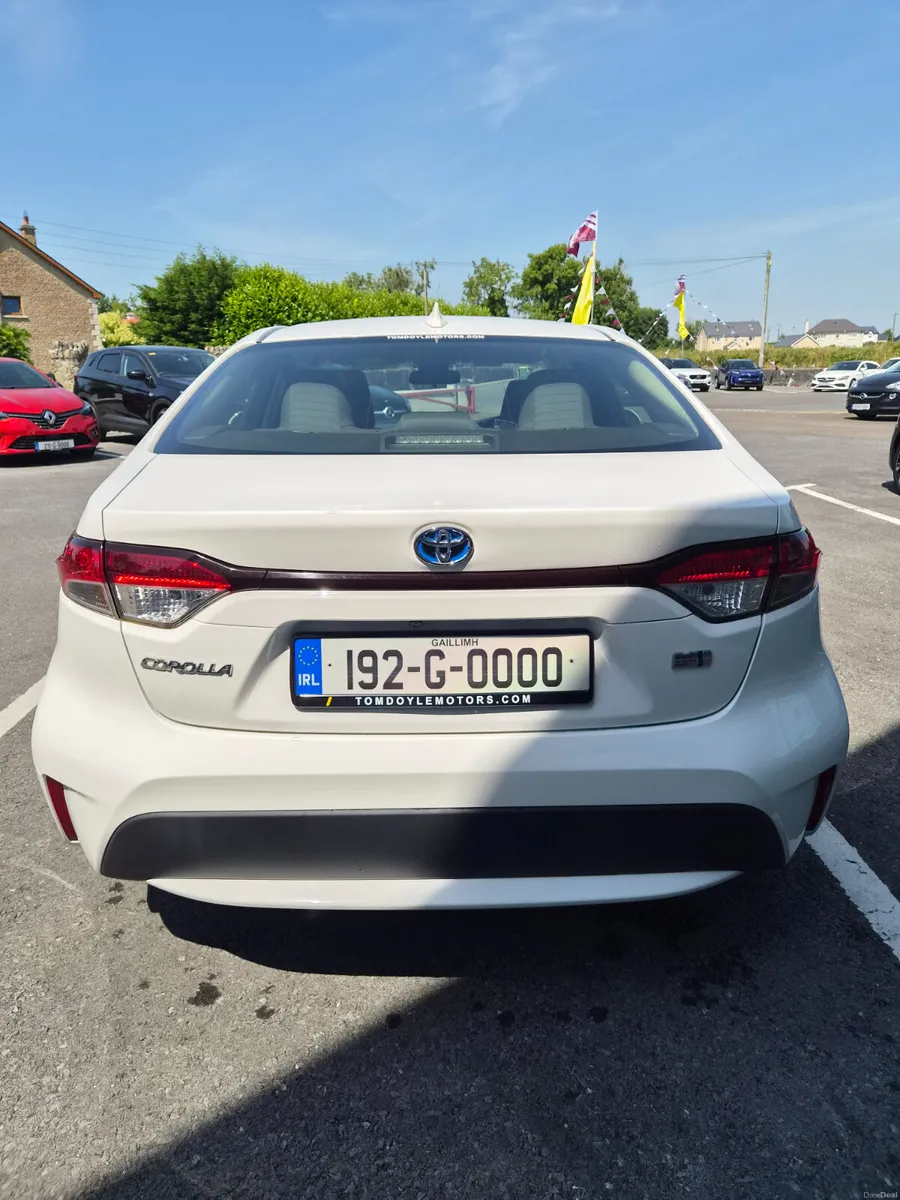 Toyota Corolla 2019 1.8L Petrol Hybrid Auto - Image 4