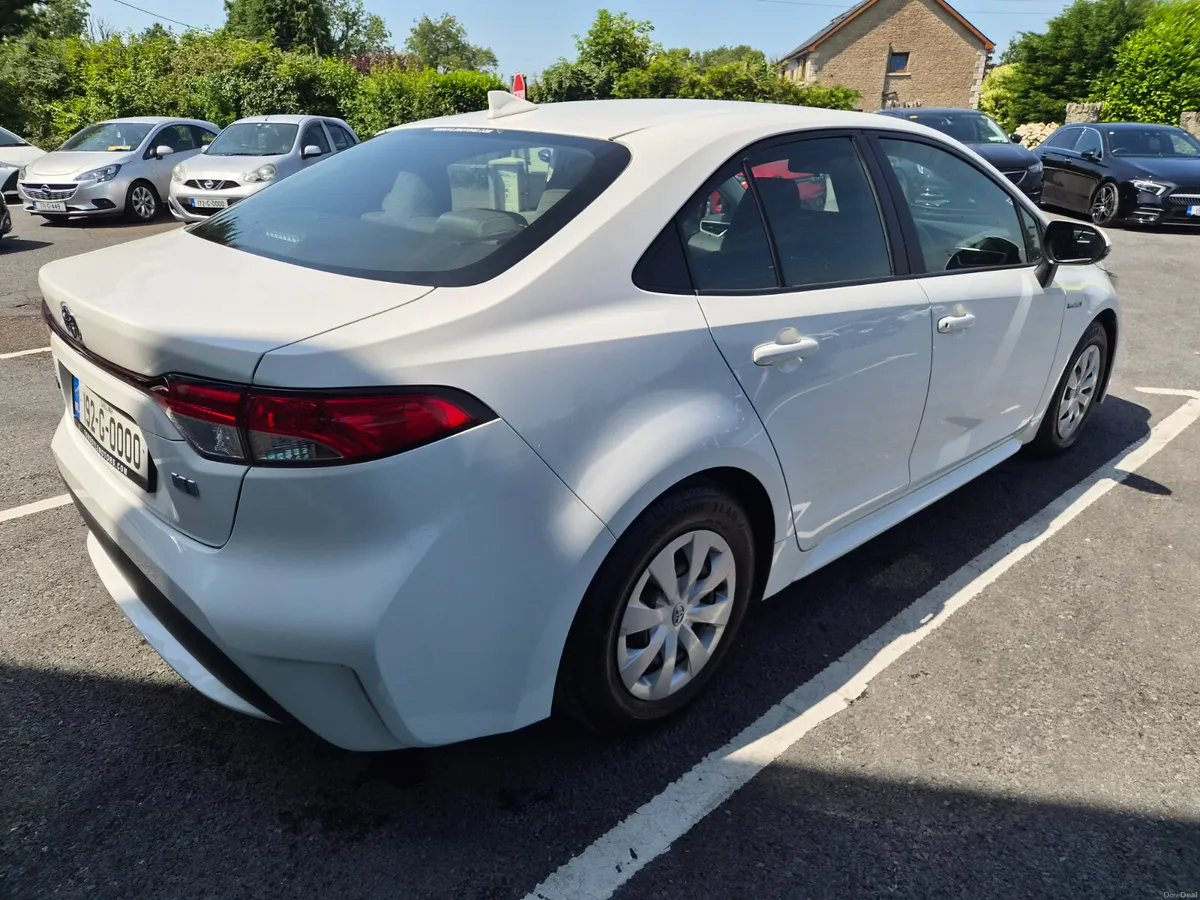 Toyota Corolla 2019 1.8L Petrol Hybrid Auto - Image 3