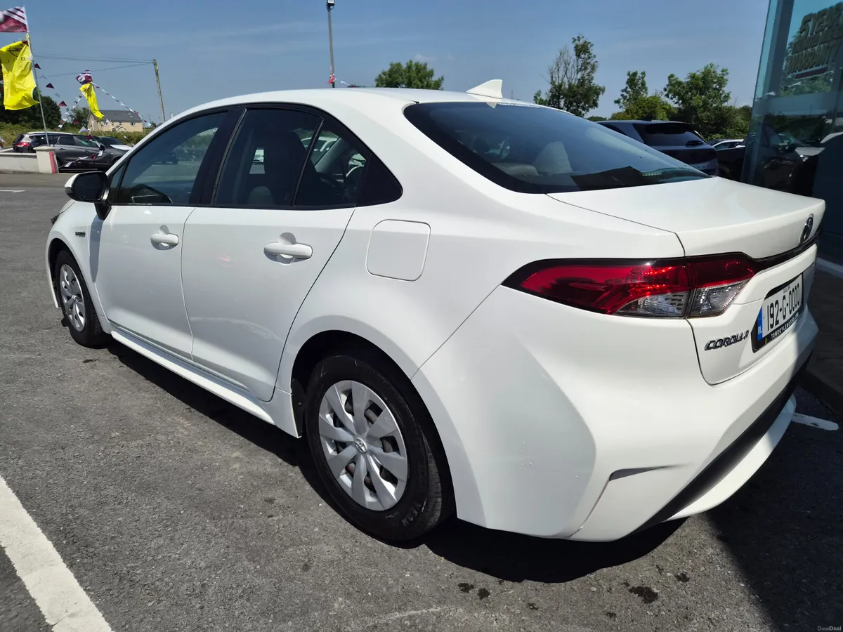 Toyota Corolla 2019 1.8L Petrol Hybrid Auto - Image 6