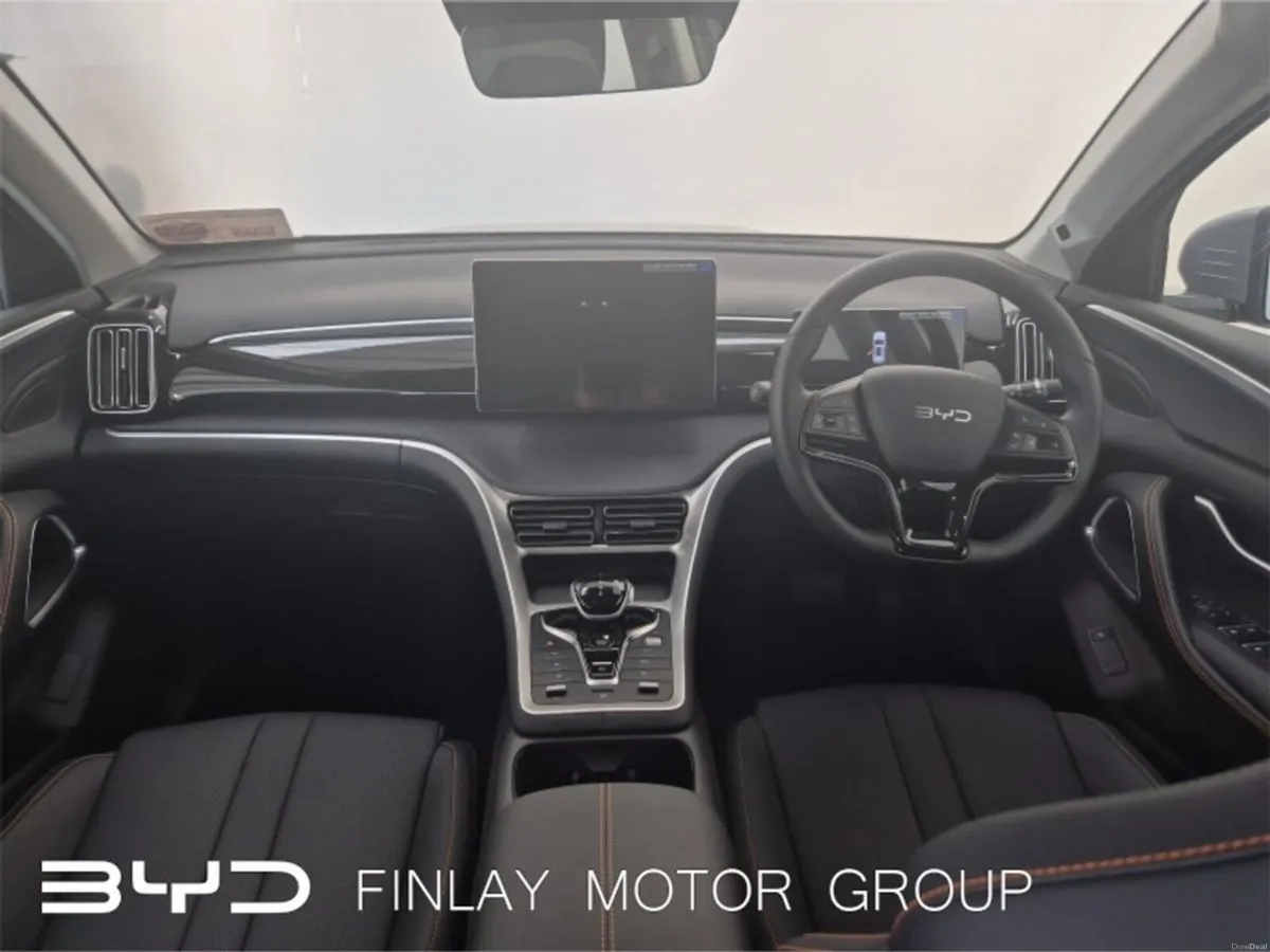 BYD SEALION 5 DM-i COMFORT, Cream Leather, Parking - Image 2