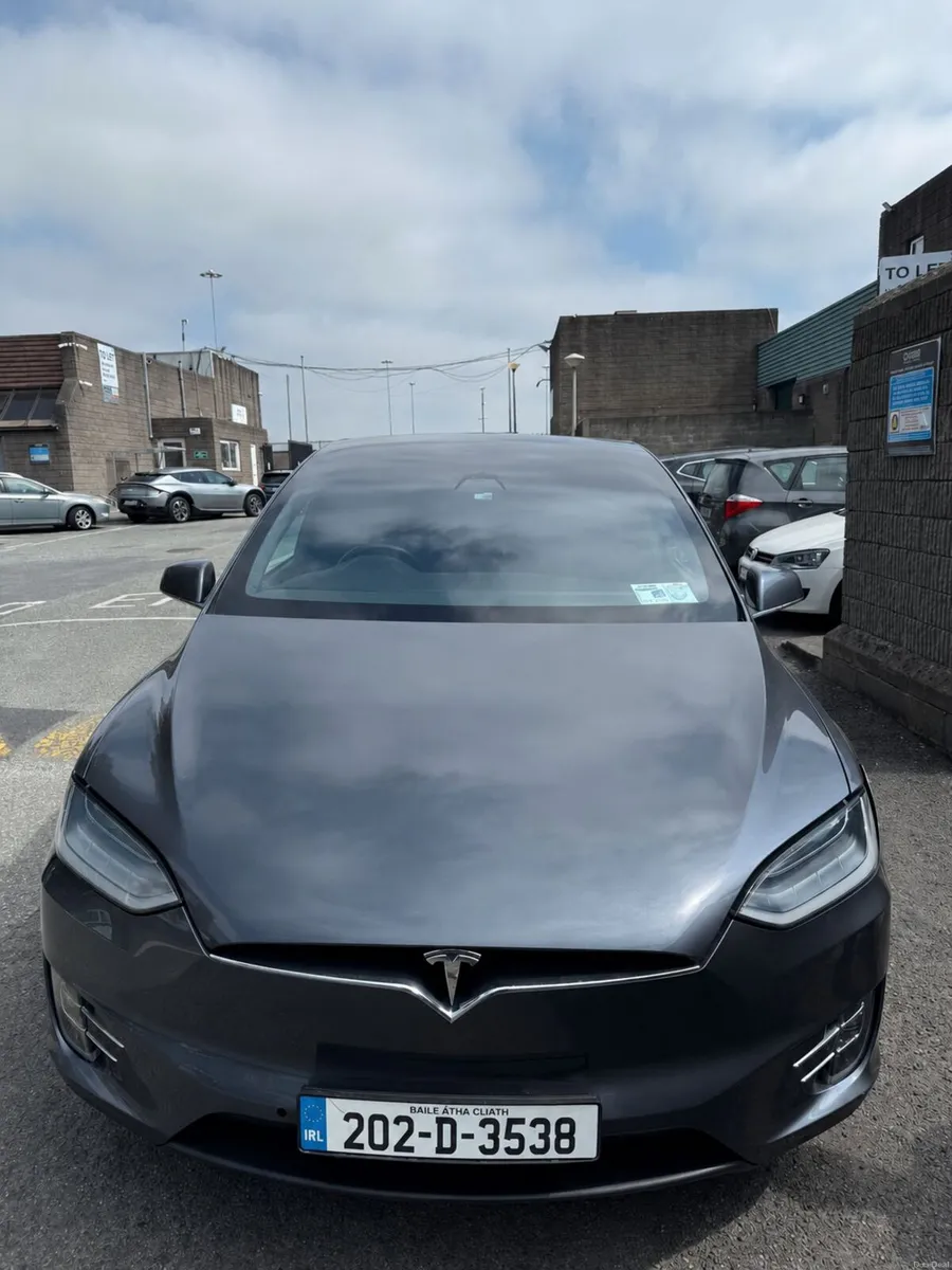 Tesla Model X 2020 - Image 2