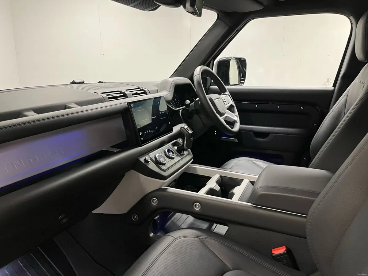 Land Rover Defender X-Dynamic HSE P300e - HUGE SPE - Image 6