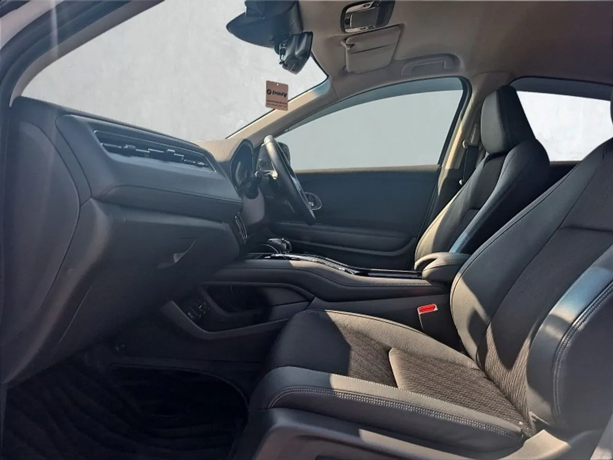 Honda Vezel ** Z HYBRID ** AUTO ** TRINITY MOTORS - Image 6