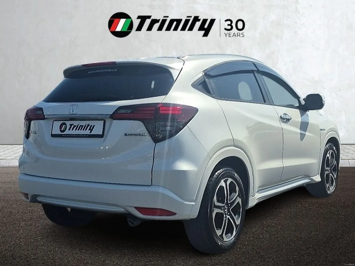 Honda Vezel ** Z HYBRID ** AUTO ** TRINITY MOTORS - Image 3