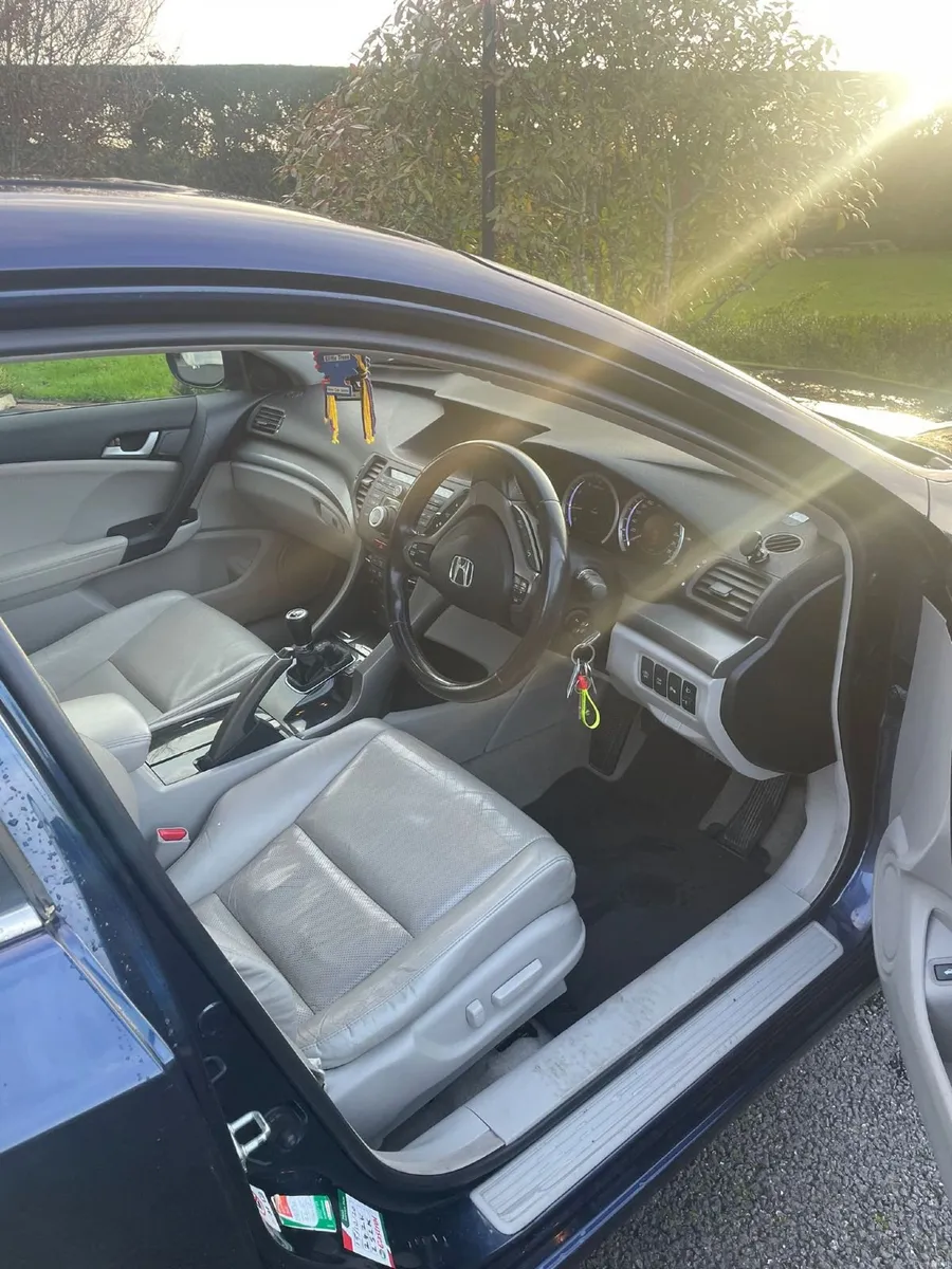 Honda Accord 2010 - Image 4