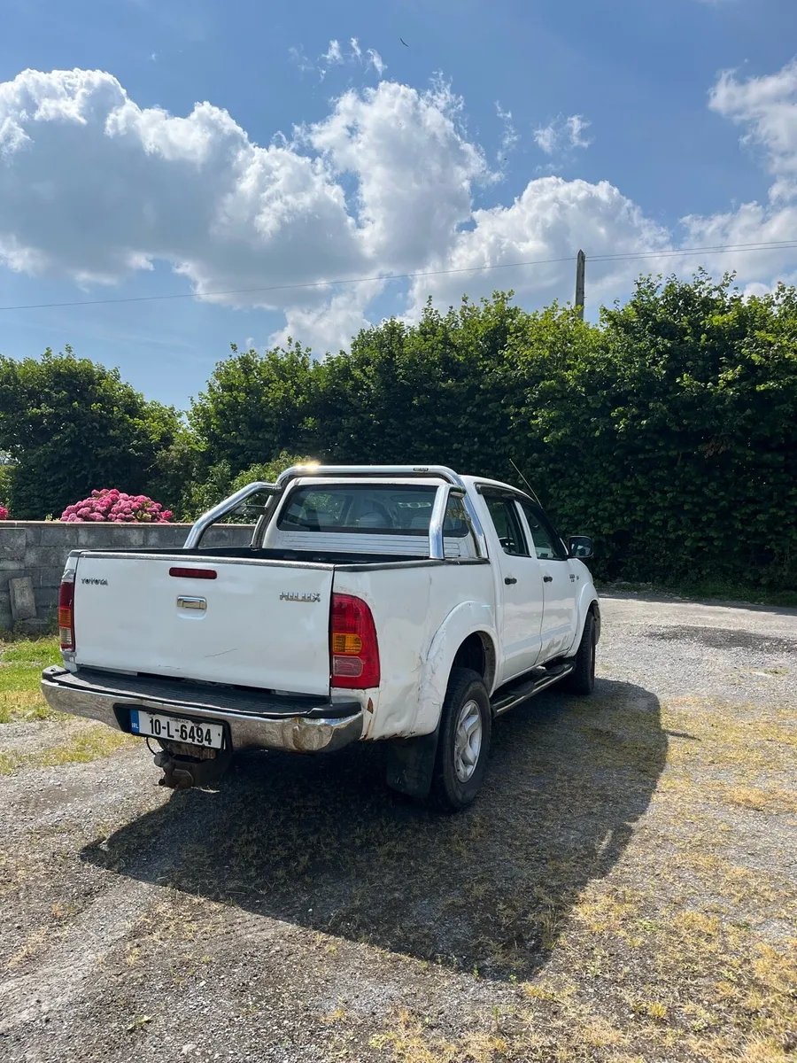 Toyota hilux 2010 - Image 2