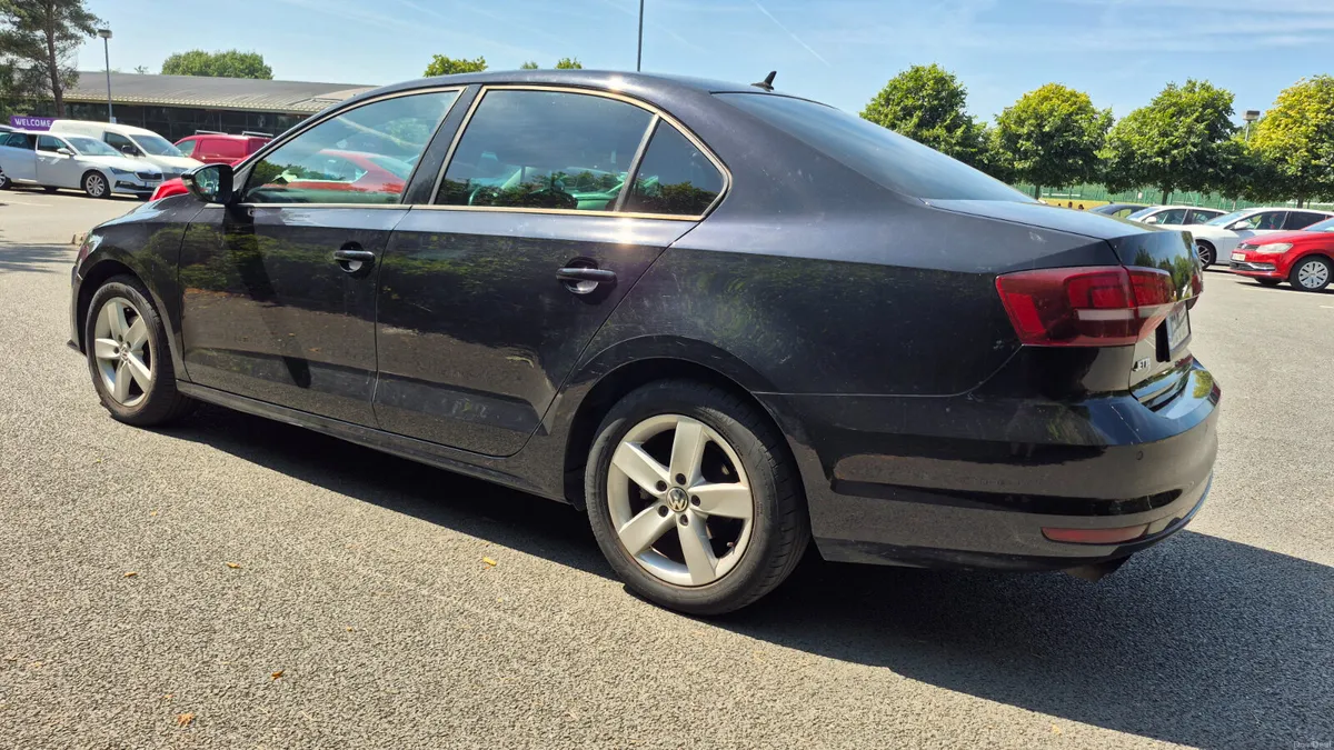172 Volkswagen Jetta 2.0TDI LOW KM - Image 4