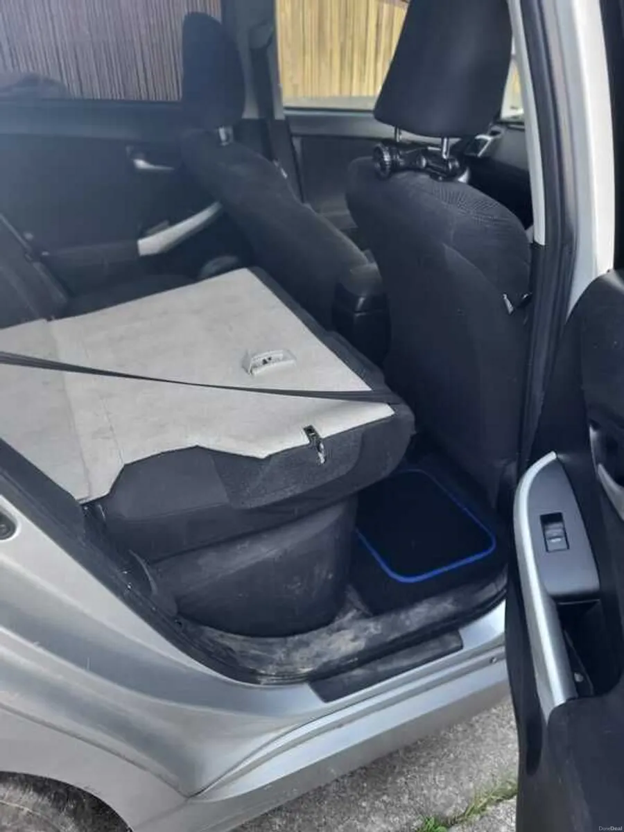 2013 Toyota Prius - Image 5