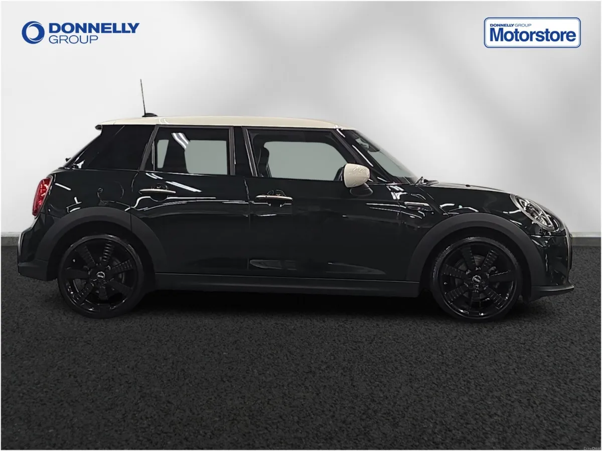 MINI HATCHBACK Special Editions Cooper Resolute Ed - Image 3