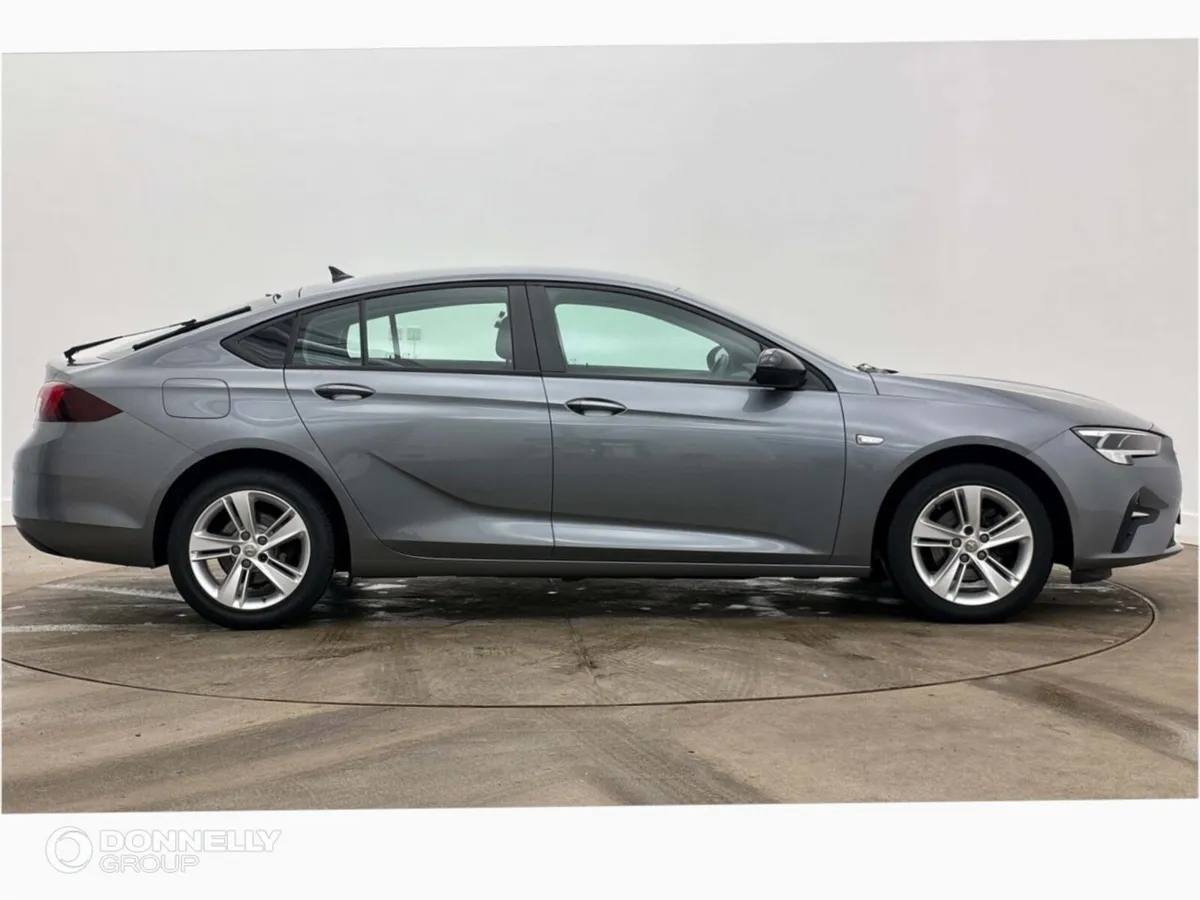 Vauxhall Insignia Diesel Grand Sport SE Nav - Image 4