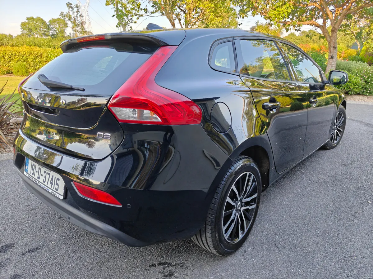 2018 Volvo V40 D2 Momentum NCT 04/28 - Image 2
