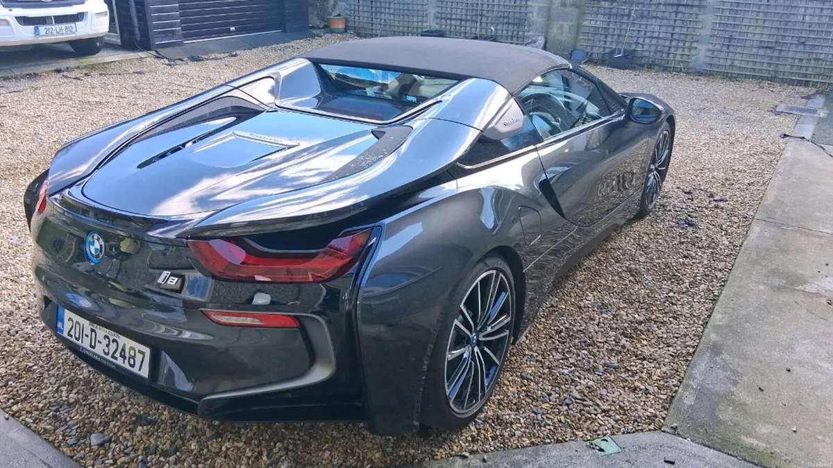 BMW i8 Roadster - Image 3