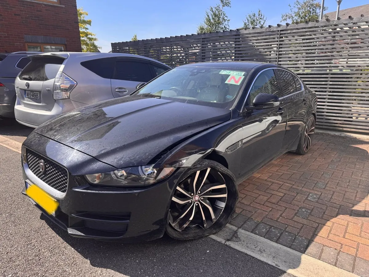 Jaguar xe 2017 - Image 1