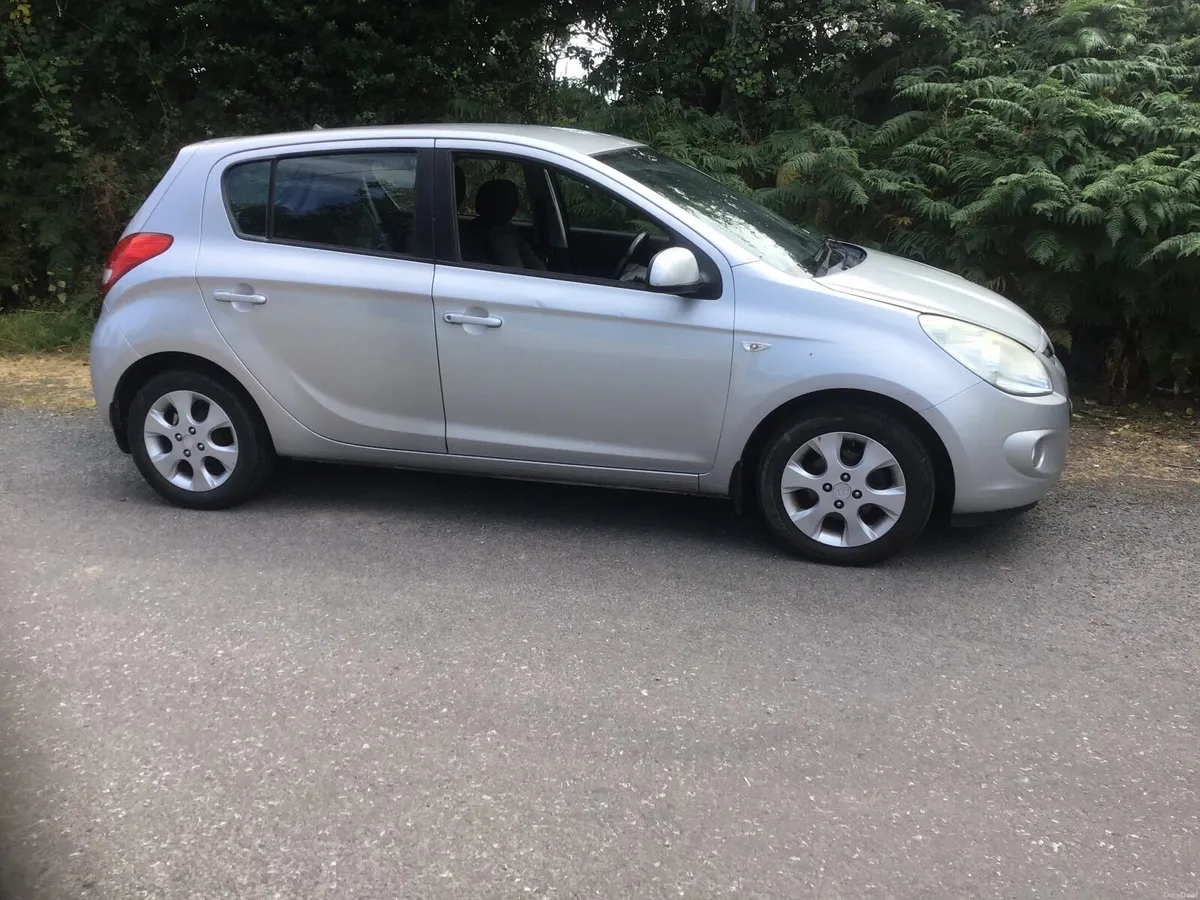 Hyundai i20 5 Door 2010 - Image 2