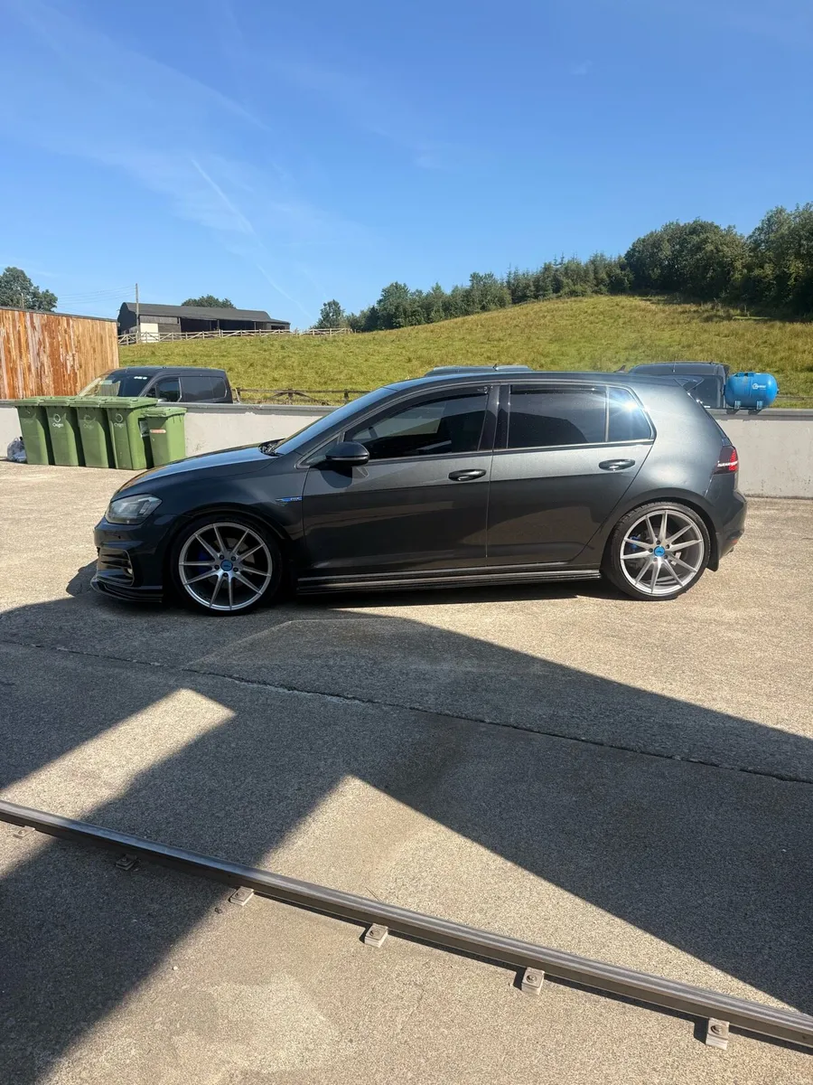 Volkswagen Golf GTE - Image 2