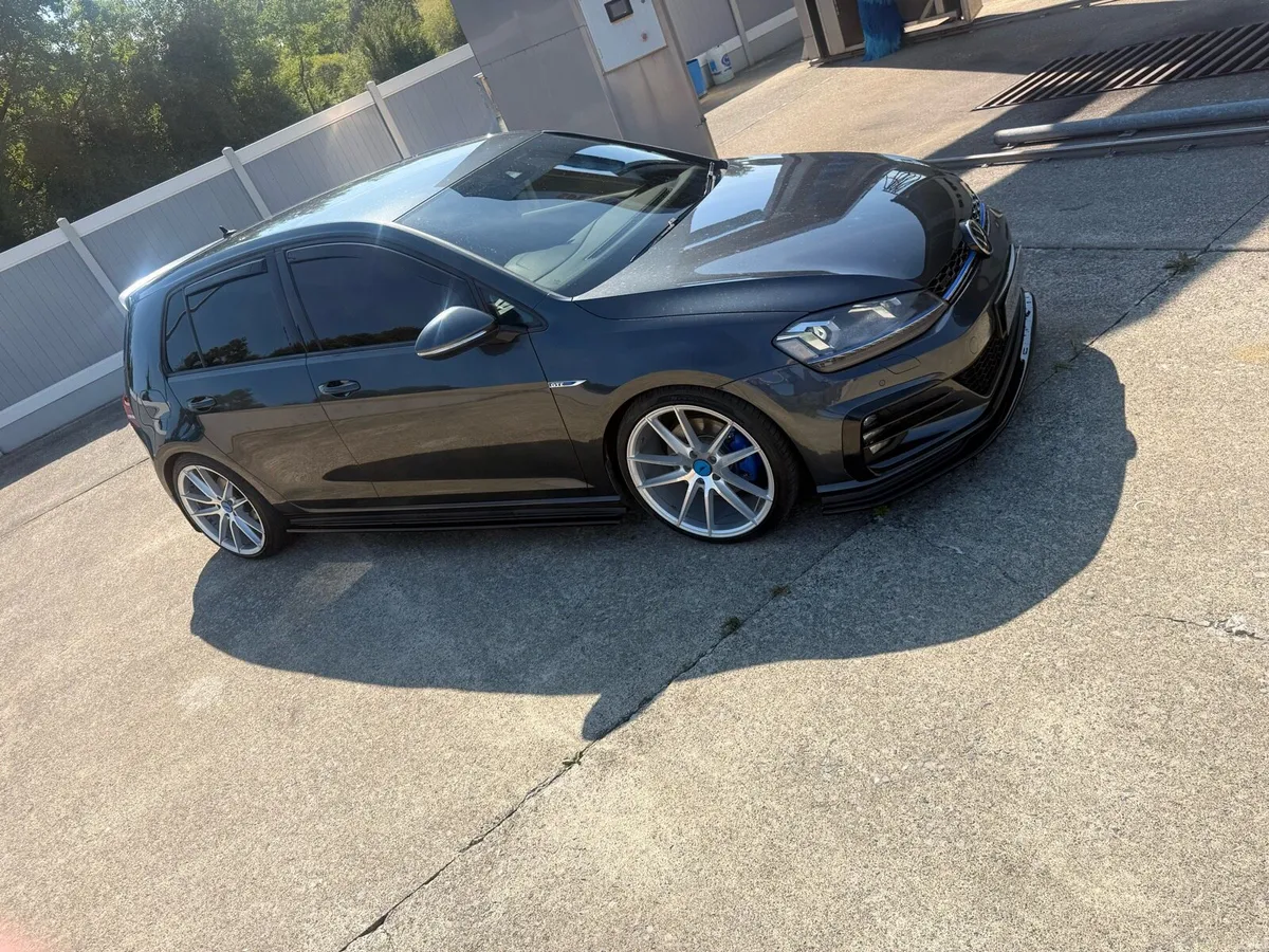 Volkswagen Golf GTE - Image 5