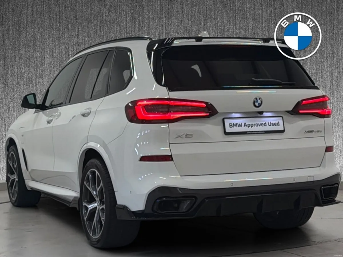 BMW X5 xDrive45e M sport Sky Lounge Panoramic - Image 3