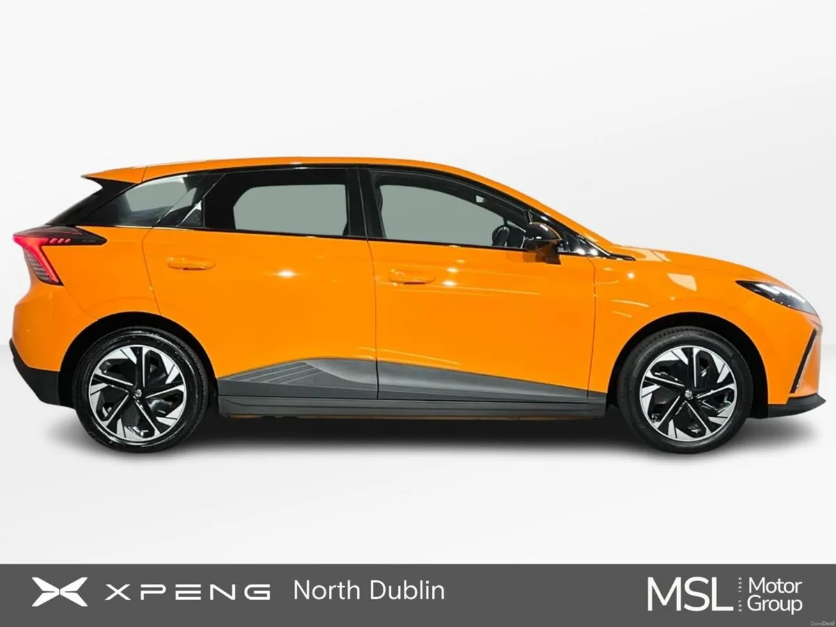 MG MG4 Trophy 64kWh Long Range 203BHP - Reversing - Image 5