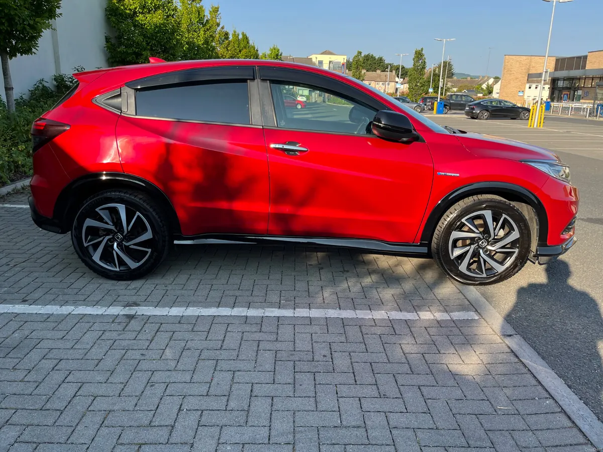 Honda  Vezel RS 2019 HIGH SPECIFICATION, AUTOMATIC - Image 5