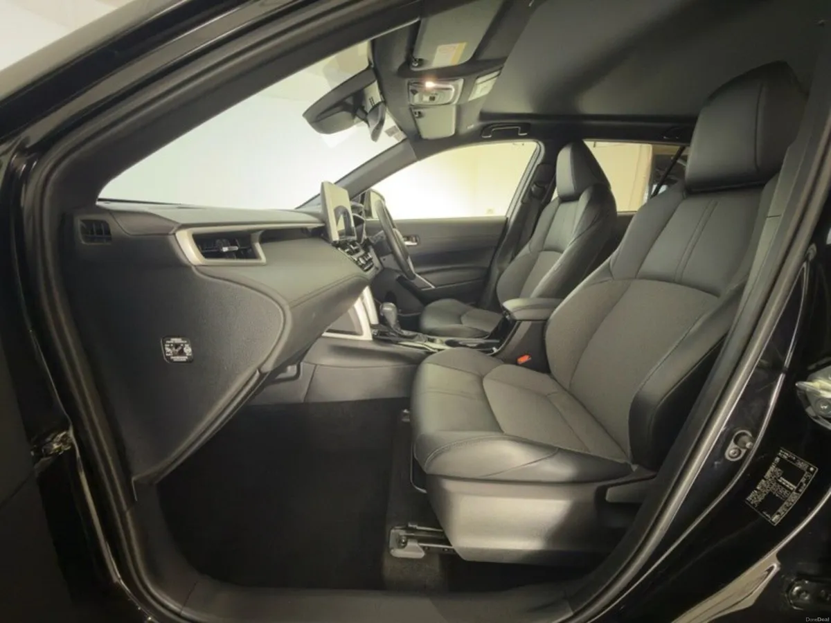 Toyota Corolla Cross Sol Hybrid - Image 6