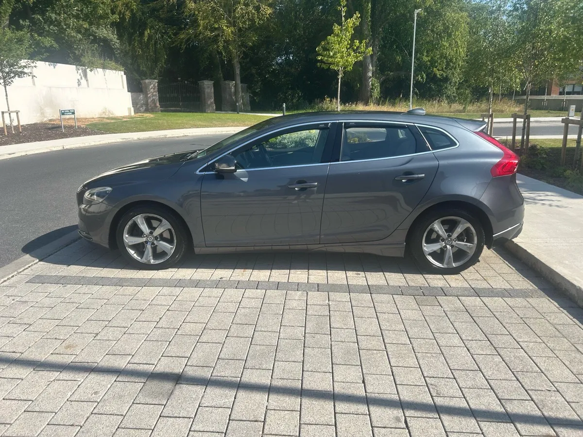 Volvo v40 D3 150 BHP - Image 2