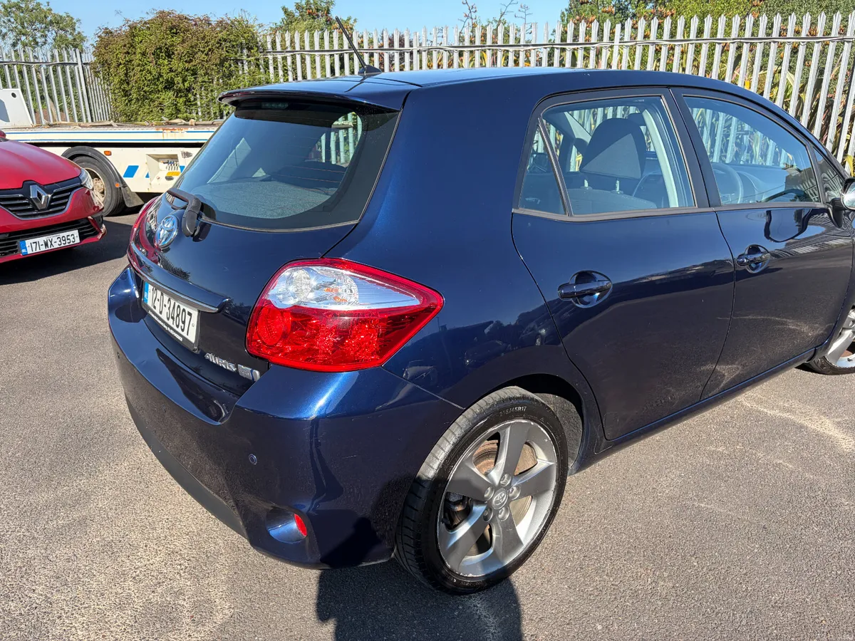 Toyota Auris 2012, Hybrid 1.8 HSD - Image 3